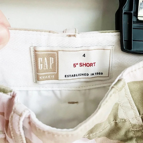 GAP | 5" High Rise Khaki Shorts with Washwell | 4 - Picture 8 of 8